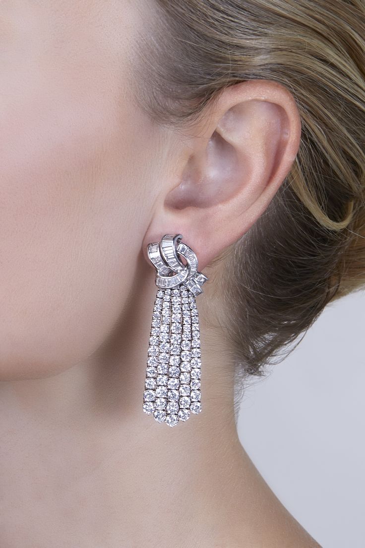 Cartier-卡地亞-_-Pair-of-Diamond-Earrings-鑽石耳環一對-_-Magnificent-Jewels-_-2020-_-Sothebys.jpeg