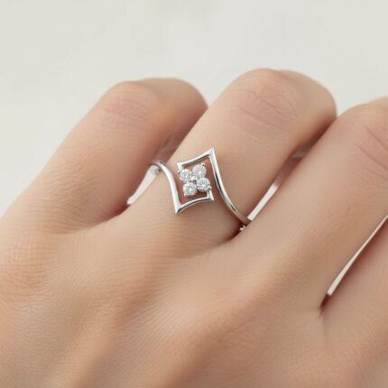 D&J Silver Clover Charm Ring – Minimalist Open Band Crystal Accent Ring for Women